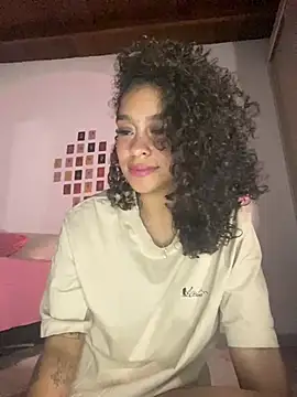 Snapshot of Arteatenea__ chatting on December 15, 12:07 am Arteatenea online show from December 15, 12:07 am