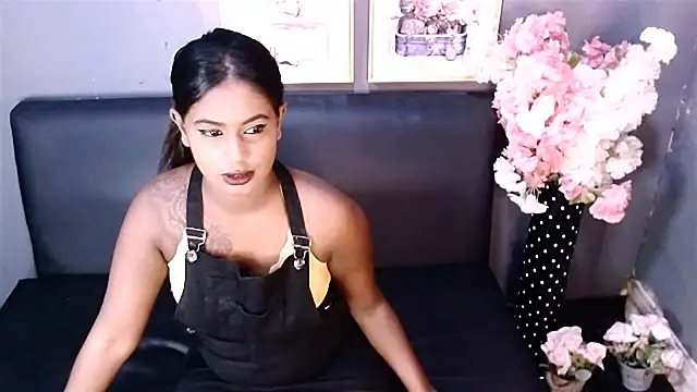 Littleindianmilf online show from February 25, 7:52 am