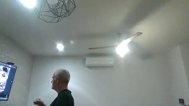 Flippyx4U online show from February 8, 4:54 pm