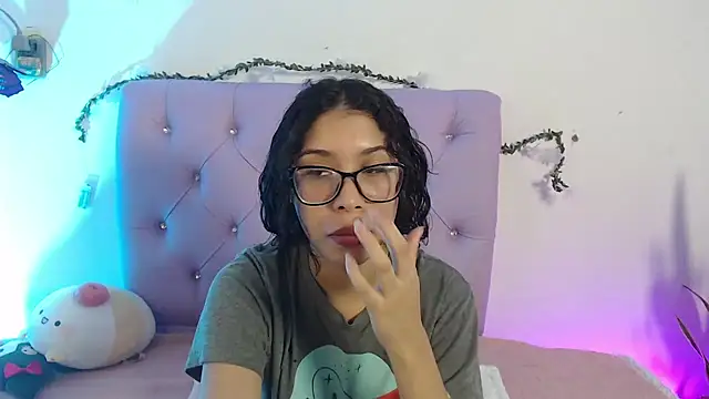 AmberJeong online show from January 17, 10:45 pm