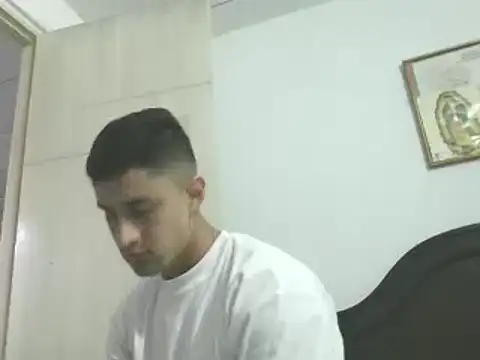 Snapshot of Danifornari chatting on December 5, 7:38 pm Danifornari online show from December 5, 7:38 pm