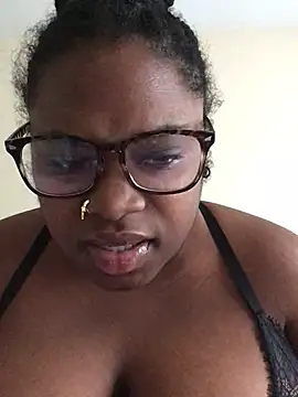 Snapshot of cocodreamxoxo chatting on December 17, 4:11 pm cocodreamxoxo online show from December 17, 4:11 pm