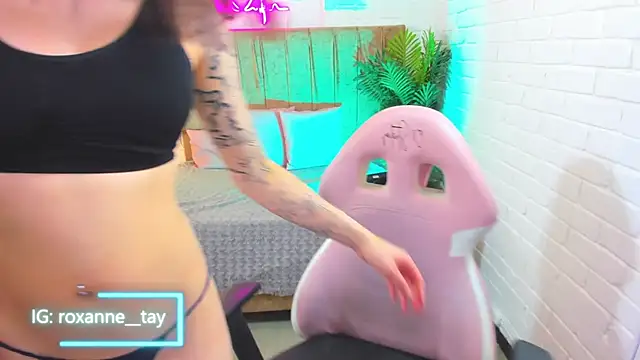 Snapshot of Roxanne_tay chatting on March 21, 7:57 pm Roxanne tay online show from March 21, 7:57 pm