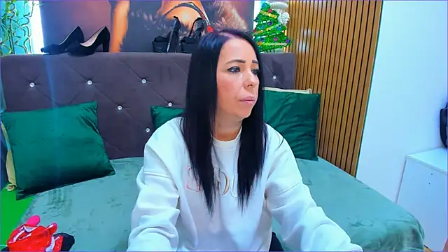 LauraSin online show from December 23, 4:10 am