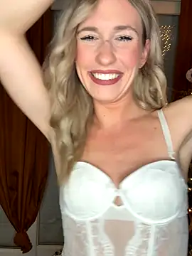 Snapshot of lola_tentatiion chatting on November 19, 8:09 pm lola tentatiion online show from November 19, 8:09 pm