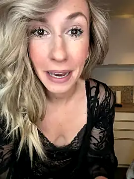 Snapshot of lola_tentatiion chatting on November 20, 8:14 am lola tentatiion online show from November 20, 8:14 am