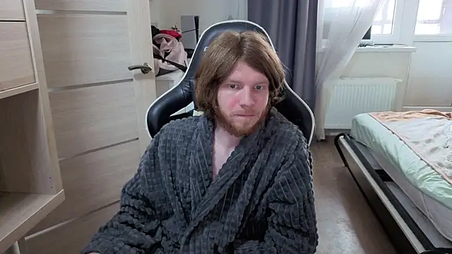 Snapshot of spaisenok chatting on April 4, 10:57 am spaisenok online show from April 4, 10:57 am