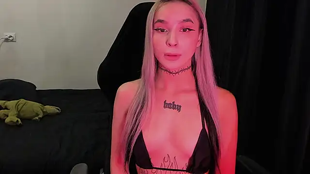 Snapshot of MilaAsh chatting on February 16, 5:14 am MilaAsh online show from February 16, 5:14 am