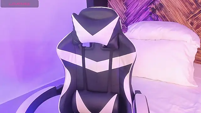 emma collson online show from November 15, 8:38 pm