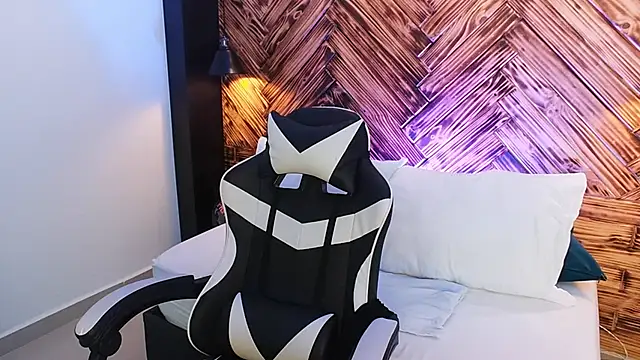 emma collson online show from November 22, 12:09 am