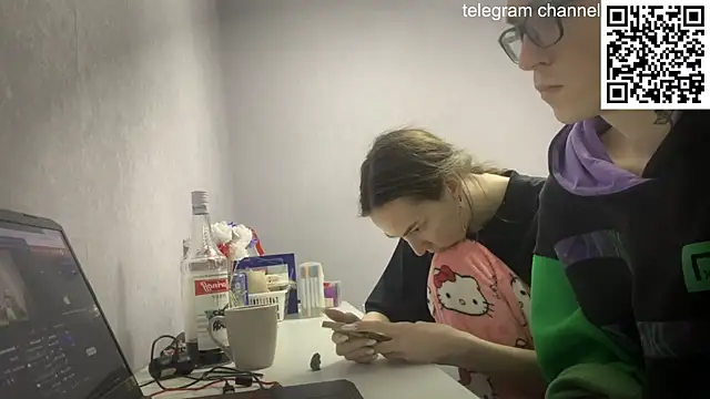 Snapshot of Alex17am chatting on December 14, 1:38 pm Alex17am online show from December 14, 1:38 pm