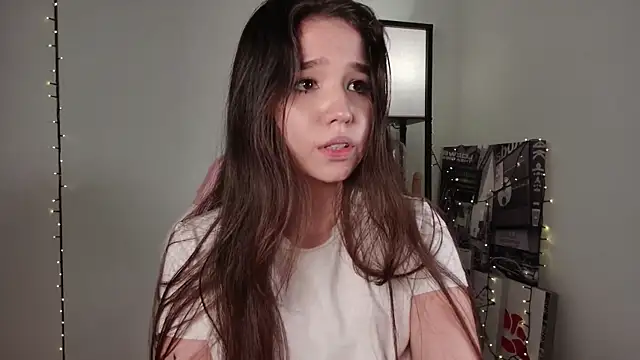 Snapshot of purrrrrrrrr chatting on December 5, 7:28 pm purrrrrrrrr online show from December 5, 7:28 pm