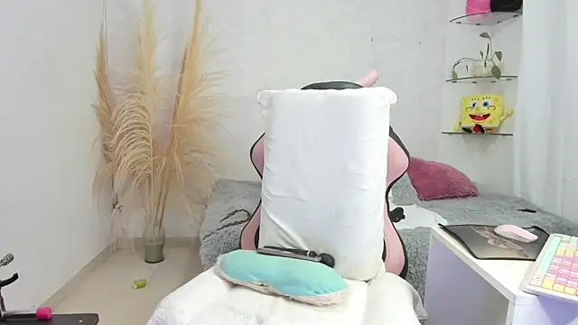 Leslie browm online show from November 6, 11:22 am