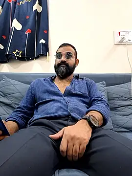 Snapshot of Fun_Guuy chatting on January 9, 4:15 am Fun Guuy online show from January 9, 4:15 am