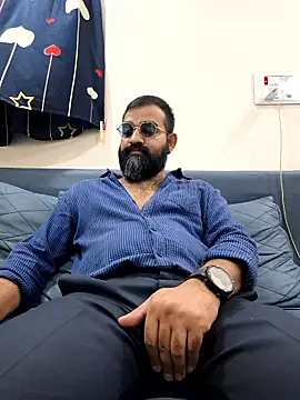 Snapshot of Fun_Guuy chatting on January 13, 5:51 pm Fun Guuy online show from January 13, 5:51 pm