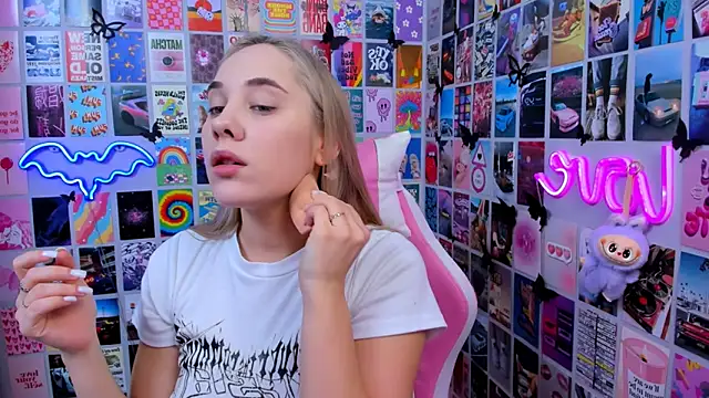 MiaMilas online show from December 19, 2:57 pm