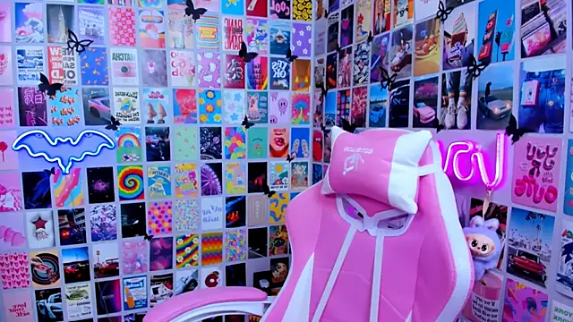 MiaMilas online show from February 17, 3:08 pm