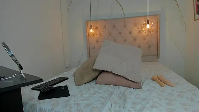 kristakinnky online show from January 15, 1:52 pm