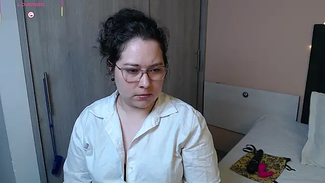 Snapshot of May_Carlier chatting on March 17, 11:11 pm May Carlier online show from March 17, 11:11 pm