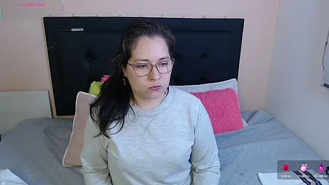 Snapshot of May_Carlier chatting on September 16, 12:11 am May Carlier online show from September 16, 12:11 am