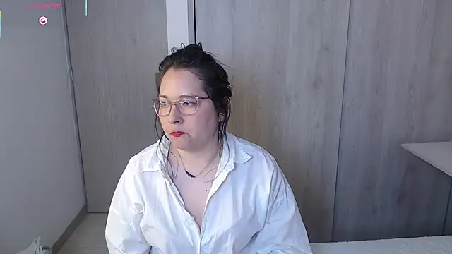 Snapshot of May_Carlier chatting on October 5, 2:32 am May Carlier online show from October 5, 2:32 am