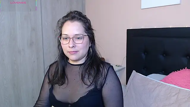 Snapshot of May_Carlier chatting on October 14, 4:13 am May Carlier online show from October 14, 4:13 am