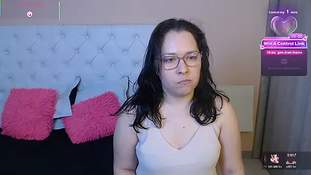 May Carlier online show from January 12, 8:25 pm