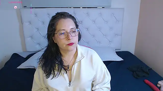 Snapshot of May_Carlier chatting on February 7, 4:05 am May Carlier online show from February 7, 4:05 am