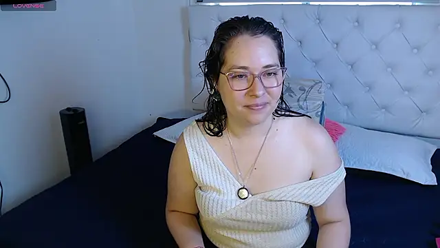 Snapshot of May_Carlier chatting on February 9, 10:14 pm May Carlier online show from February 9, 10:14 pm