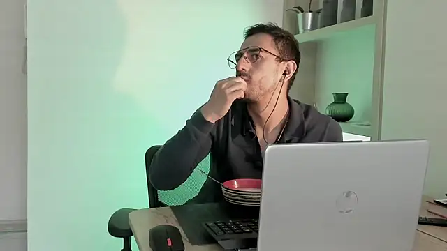 Snapshot of pablo-rincon95 chatting on January 20, 3:18 pm pablo-rincon95 online show from January 20, 3:18 pm