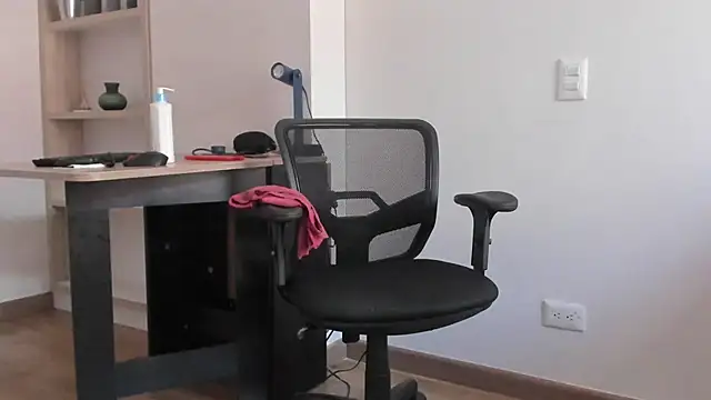 Snapshot of pablo-rincon95 chatting on January 21, 7:06 pm pablo-rincon95 online show from January 21, 7:06 pm