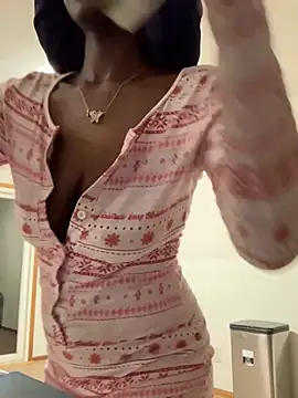 Snapshot of spicysugar74 chatting on December 15, 11:31 pm spicysugar74 online show from December 15, 11:31 pm