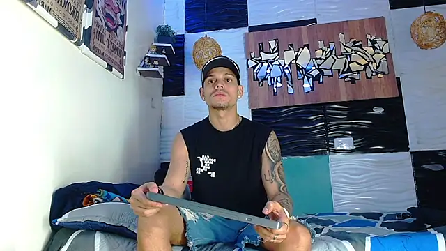 Snapshot of Friendsofeverything_ chatting on December 21, 10:22 am Friendsofeverything online show from December 21, 10:22 am