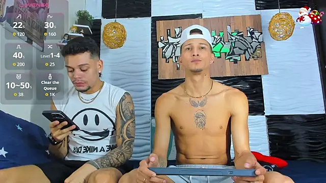 Snapshot of Friendsofeverything_ chatting on January 12, 2:22 pm Friendsofeverything online show from January 12, 2:22 pm