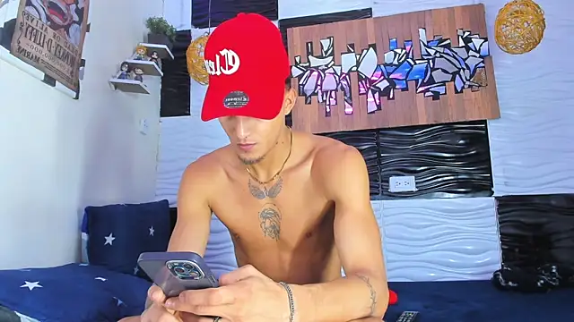 Snapshot of Friendsofeverything_ chatting on February 1, 1:53 pm Friendsofeverything online show from February 1, 1:53 pm