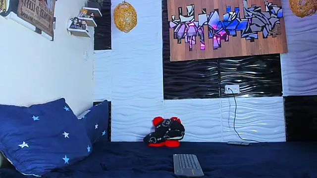 Snapshot of Friendsofeverything_ chatting on February 5, 1:49 pm Friendsofeverything online show from February 5, 1:49 pm