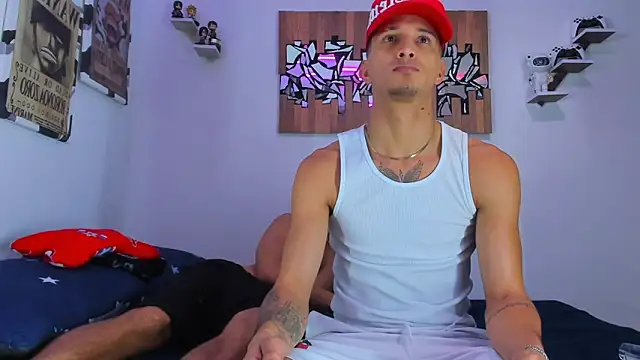 Snapshot of Friendsofeverything_ chatting on February 7, 2:32 pm Friendsofeverything online show from February 7, 2:32 pm