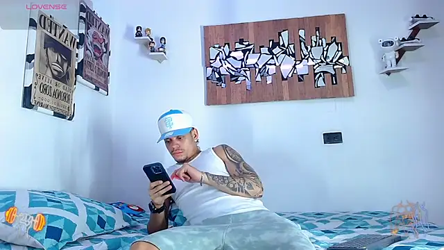 Snapshot of Friendsofeverything_ chatting on March 4, 12:38 am Friendsofeverything online show from March 4, 12:38 am