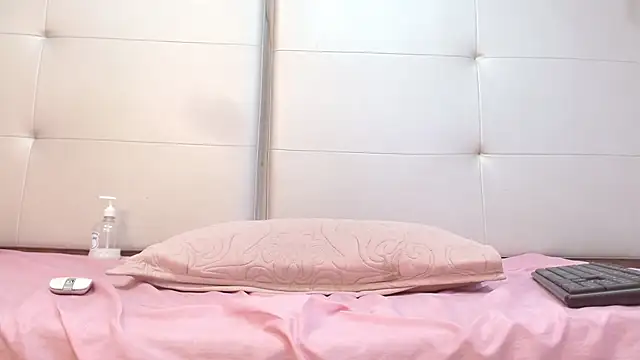 Alisson Freckles online show from December 13, 3:49 am