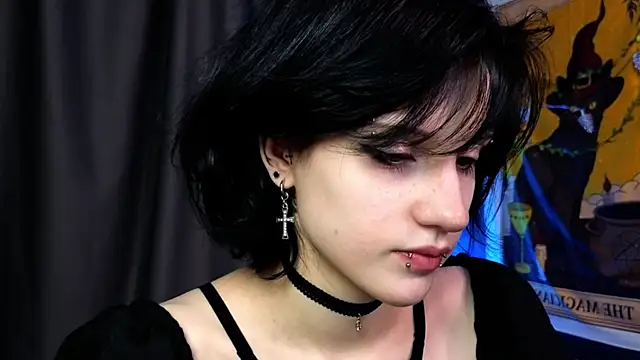 Snapshot of dark_vamp_ chatting on December 18, 9:18 pm dark vamp  online show from December 18, 9:18 pm