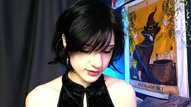 Snapshot of dark_vamp_ chatting on December 19, 10:21 pm dark vamp  online show from December 19, 10:21 pm