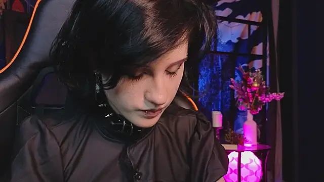 Snapshot of dark_vamp_ chatting on January 22, 3:29 pm dark vamp  online show from January 22, 3:29 pm