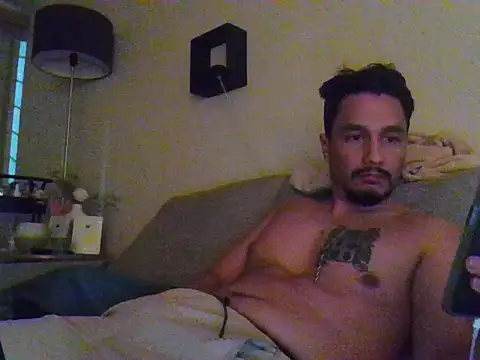 Snapshot of Ginessy chatting on December 14, 6:30 am Ginessy online show from December 14, 6:30 am