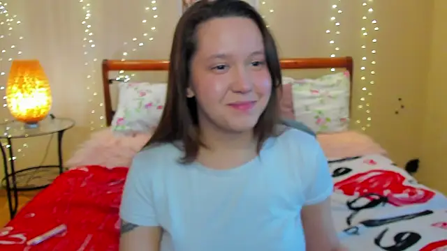 Snapshot of Mira_Karter chatting on May 5, 2:41 am Mira Karter online show from May 5, 2:41 am