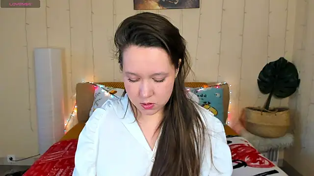Snapshot of Mira_Karter chatting on May 15, 4:08 am Mira Karter online show from May 15, 4:08 am