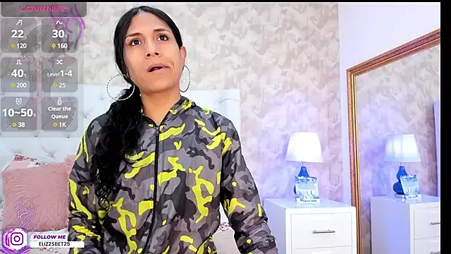 Eliza Thaylor   online show from December 31, 2:03 pm