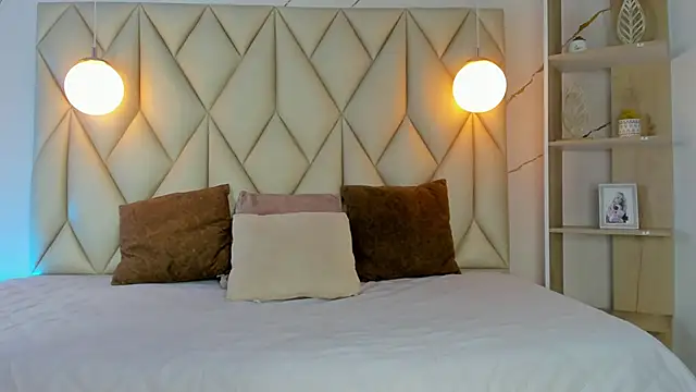 angelswets online show from November 15, 1:40 pm