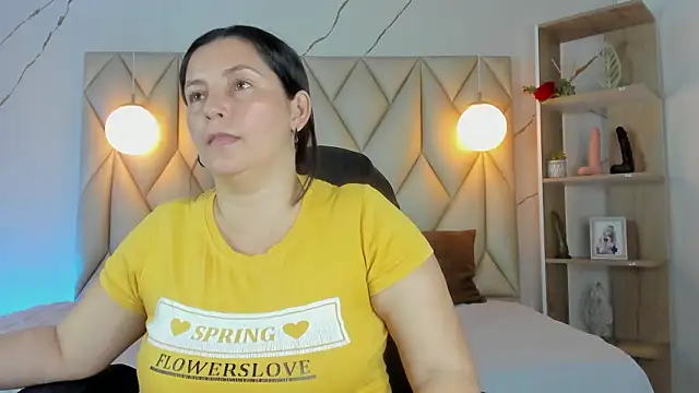 Snapshot of angelswets chatting on February 10, 2:21 pm angelswets online show from February 10, 2:21 pm