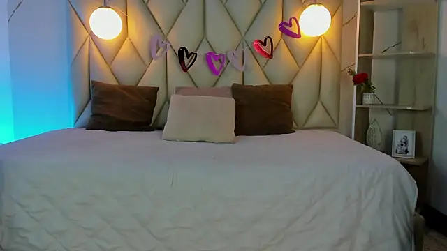 Snapshot of angelswets chatting on February 22, 1:09 pm angelswets online show from February 22, 1:09 pm