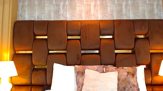 VanessaGlenn online show from October 1, 7:42 pm